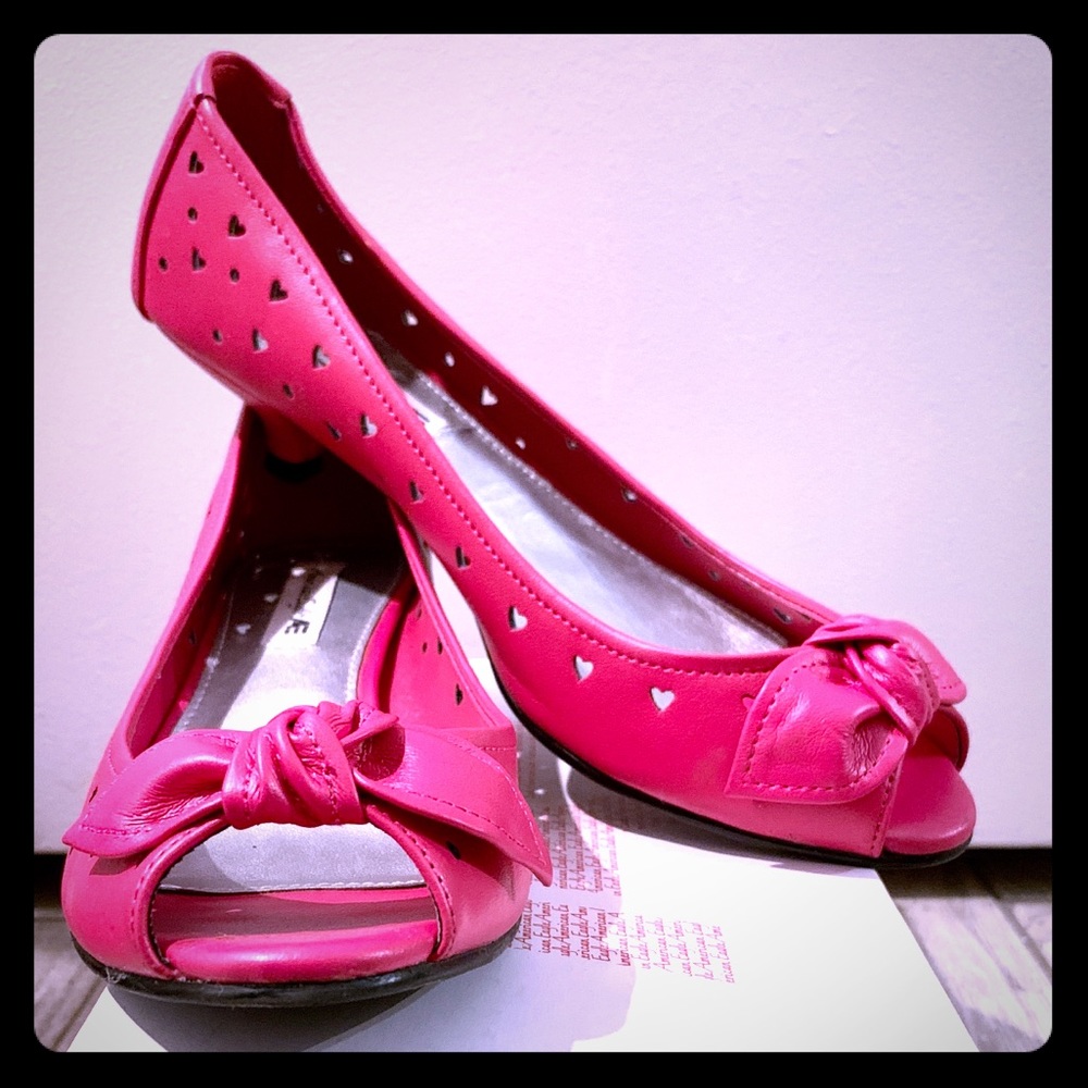 American Eagle Fuschia Flirt Ballet Kitten Heel